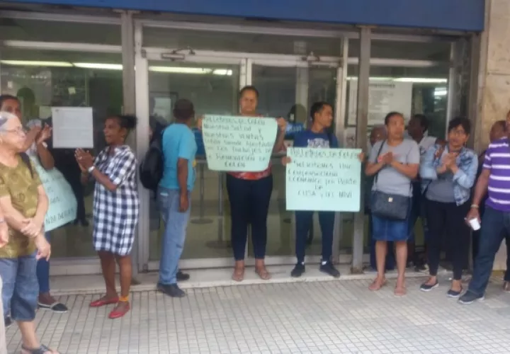 Los vendedores de lotería precisan que las ventas para el sorteo Extraordinario fueron muy bajas. Foto/Diómedes Sánchez