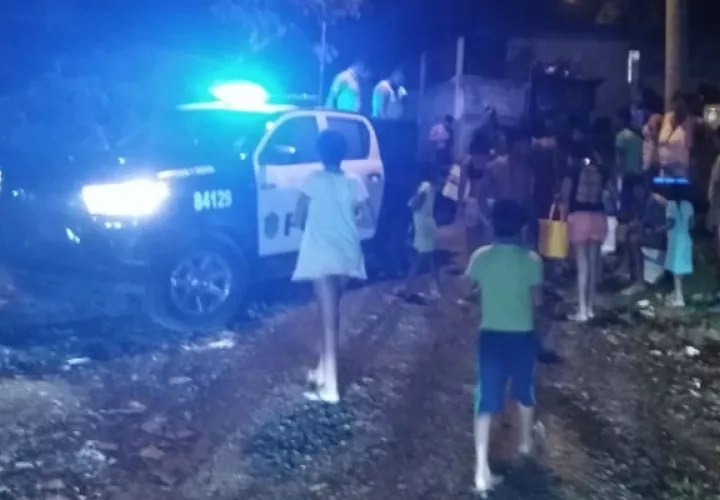 La Policía Nacional realizó el transporte de agua en tanques. Foto: Eric A. Montenegro. 