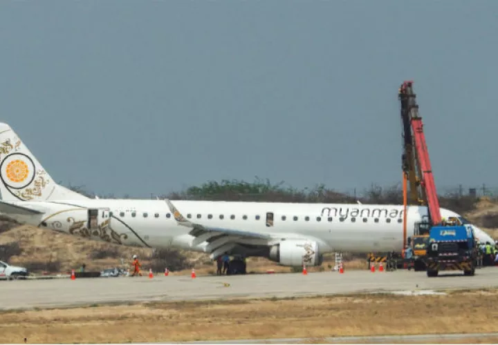 Ninguno de los 82 pasajeros y miembros de la tripulación de la aeronave resultaron heridos en el incidente que tuvo lugar a primera hora de la mañana, informa el portal de noticias Eleven Media.