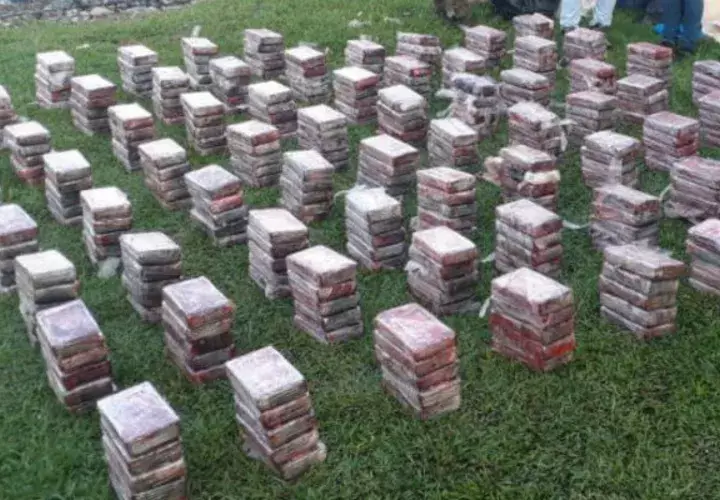 La droga fue ubicada en varios bultos en Bocas del Toro. @SENANPanama