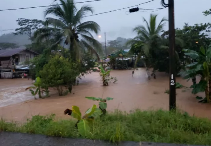Las afectaciones se dieron tras el desbordamiento de la quebrada Cañazas en Bocas del Toro.