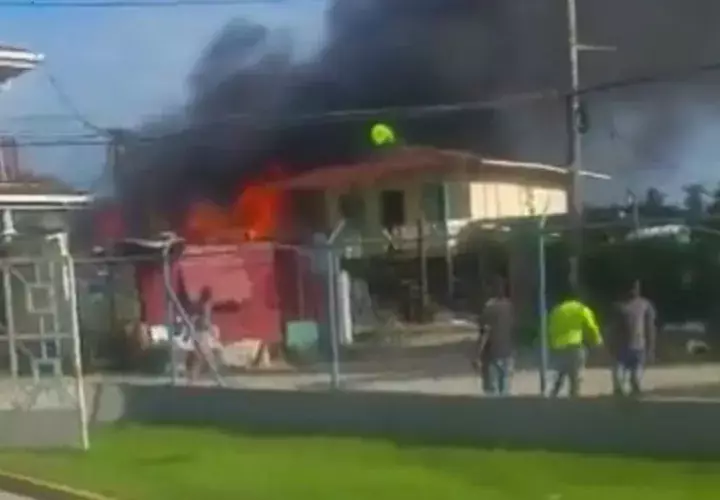 La vivienda fue consumida totalmente por las llamas. Foto: Mayra Madrid.