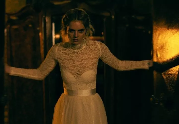 Cinta protagonizada por la australiana Samara Weaving. 