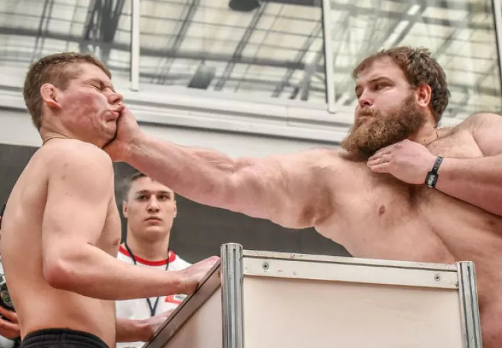 Vasily Kamotsky durante la competencia. Foto @siberianpowershow