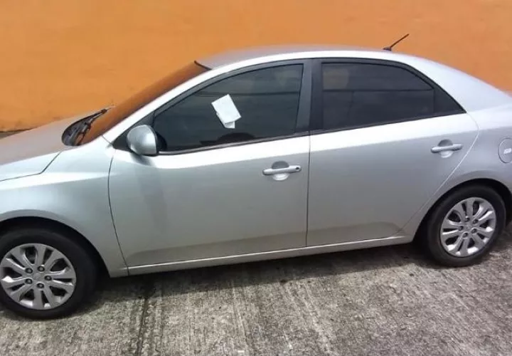  Las boletas de tránsito fueron puestas no solo a los autos que estaban arriba de las aceras, sino a los que estaban estacionados en la calle, en el área de Campo Lindbergh. 