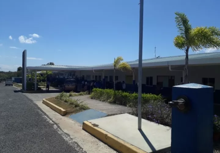 Los padres de familia se muestran molestos por el pagó de la copia del boletín, asegurando que no hay una circular que explique el porque de la medida. Foto/José Vásquez