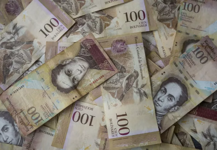 Según Diosdado Cabello, el dólar estadounidense ha debiltado al Bolívar. Foto: Archivo/Ilustrativa. 