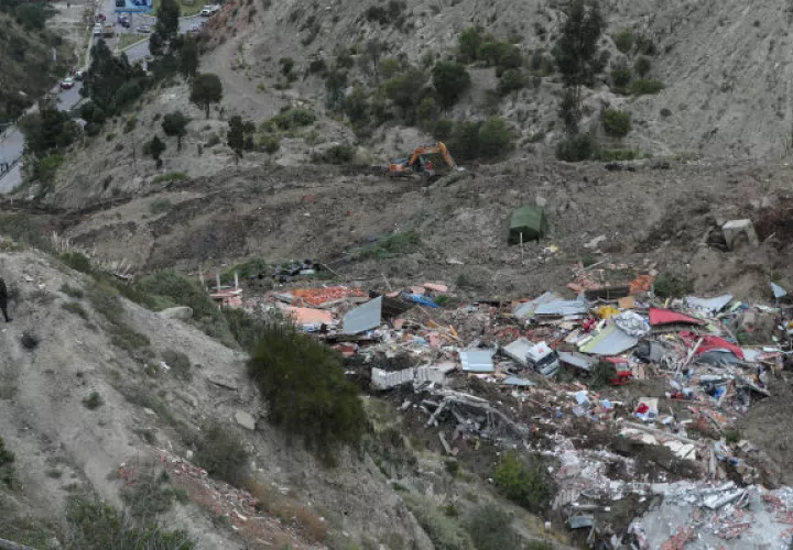 No hay constancia de fallecidos en el lugar, donde el terreno se sigue deslizando, por lo que buena parte del área afectada es inaccesible por el riesgo que representa.