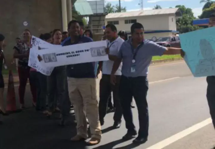 Funcionarios de aduana piden gratificaciones. Foto/Archivos