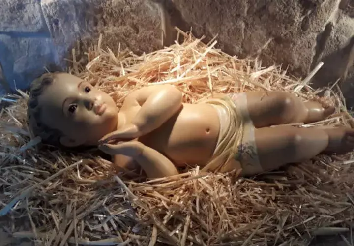La imagen del niño Jesús cautiva a todos. Foto: José Vásquez. 