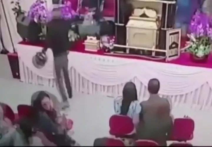 El individuo entró en medio del culto y le disparó al pastor y otras personas. FOTO/EFE