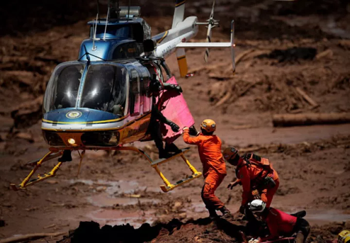 Los equipos de rescate trabajan arduamente. FOTO/EFE