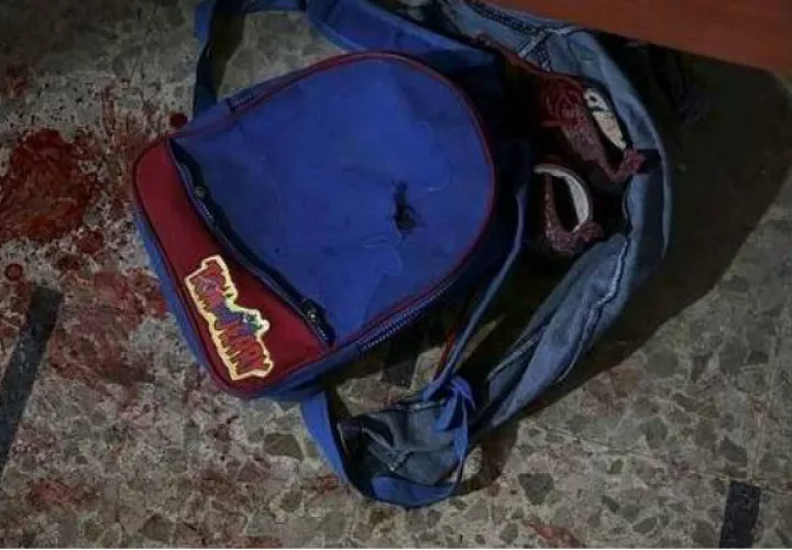  La menor de 9 años golpeó con su maleta a su compañera. Foto: EFE/ Ilustrativa