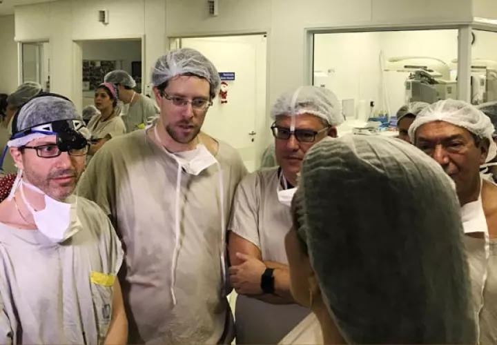 “El grupo de médicos brasileños ha demostrado que utilizar donantes fallecidos es una opción viable”, dijo el doctor de la clínica, Tommaso Falcone, quien estuvo involucrado en el caso de Ohio. FOTO/AP