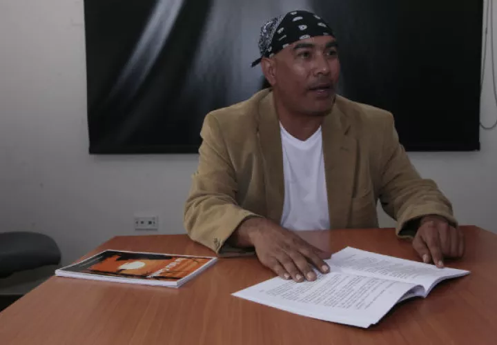 Británico Quesada habla sobre la estructura de su novela 'La isla Camila'. Foto: Víctor Arosemena.