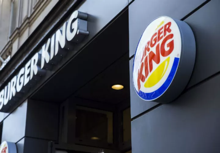 pasado el decimotercer día, los empleados del local le comunicaron que un jefe de distrito de Burger King les había ordenado que pusiesen fin al trato.