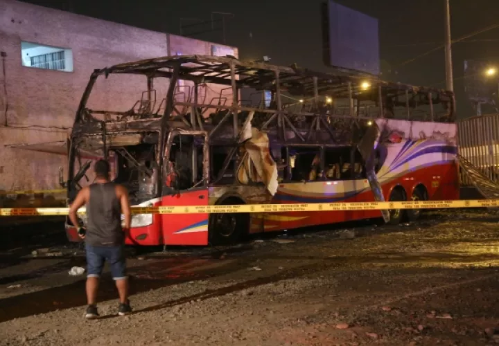 Los heridos fueron trasladados a la clínica Cayetano Heredia, que se encuentra en las cercanías del lugar donde ocurrió la tragedia. FOTO/EFE