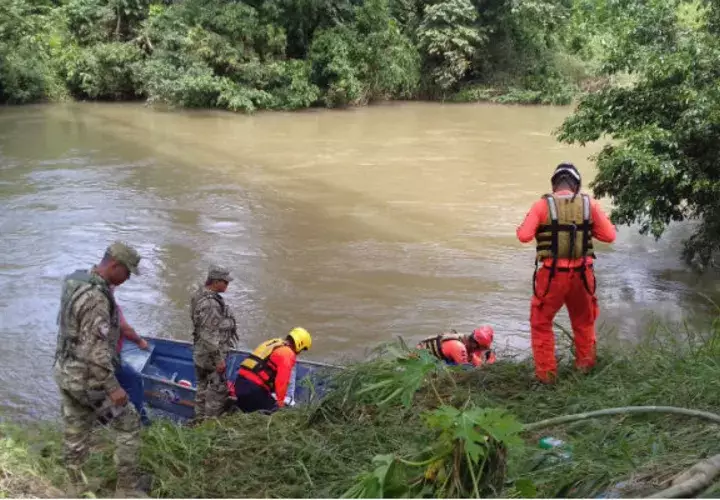 Los cuerpos fueron arrastrados a causa de la cabeza de agua. 