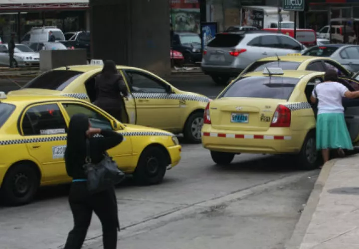 Los taxistas han estado en contra de estas plataformas digitales. Foto de archivo