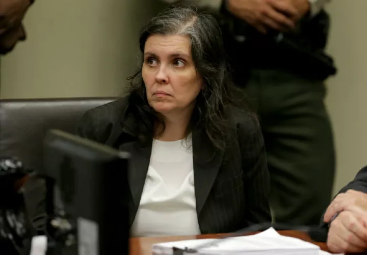 Ambos agacharon la cabeza y se limpiaron las lágrimas mientras escucharon en la audiencia testimonios de algunos de sus hijos.