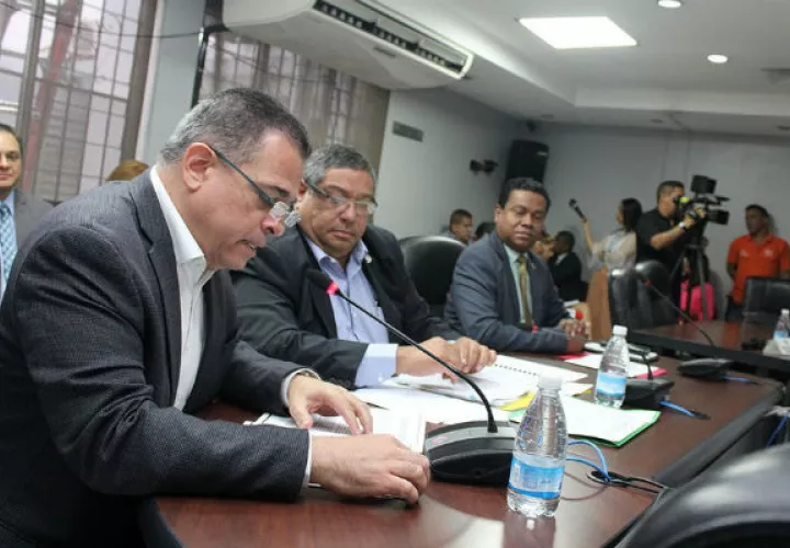 El director encargado, Julio García Valarini, sustentó el traslado de partida. 