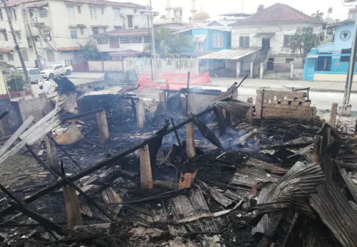 El caserón al lado del hogar de ancianos quedó en ruinas. Foto: Diómedes Sánchez S. 