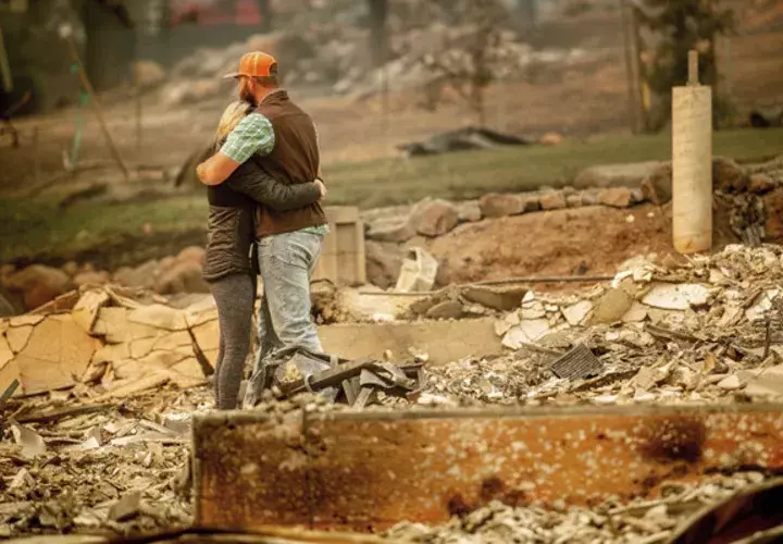 Al menos 71 personas han muerto en el norte de California y las autoridades intentan localizar a más de mil. FOTO/AP