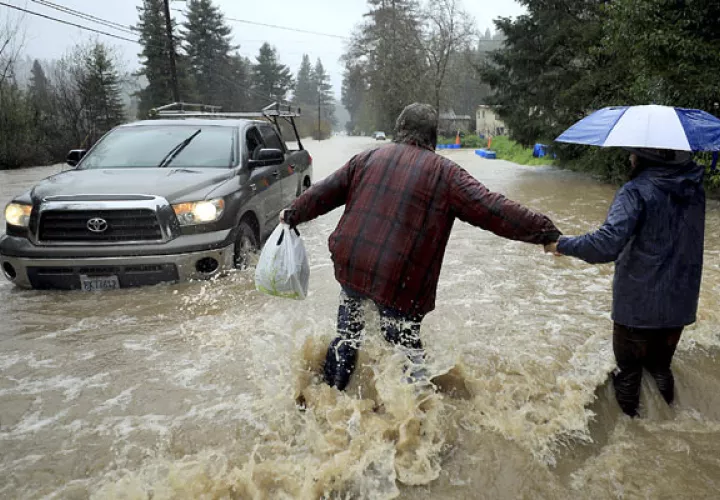 La población más afectada es Guerneville, de unos 4,500 habitantes. FOTO/AP