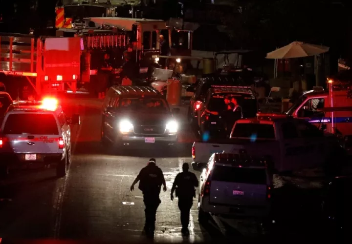 El hombre estaba armado con un fusil y entró de forma clandestina atravesando una cerca que daba a un aparcamiento, junto a un arroyo, explicó el jefe de policía de Gilroy, Scot Smithee. FOTO/AP