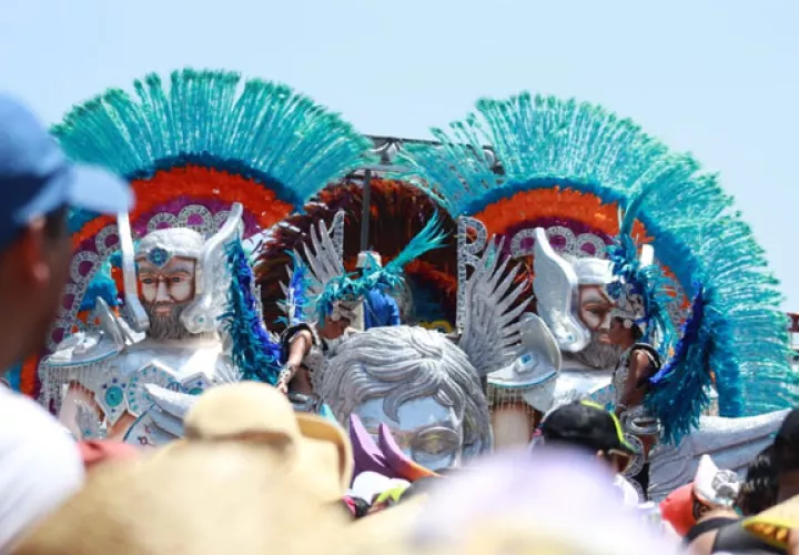 La reina de Calle Abajo de La Tablas Thalia Villaláz, salió con sus mejores galas. Foto/Thays Domínguez