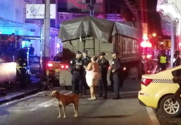 El camión articulado chocó con más de 35 vehículos desde calle 21 hasta calle 27 en El Chorrillo. Foto @TraficoCPanama