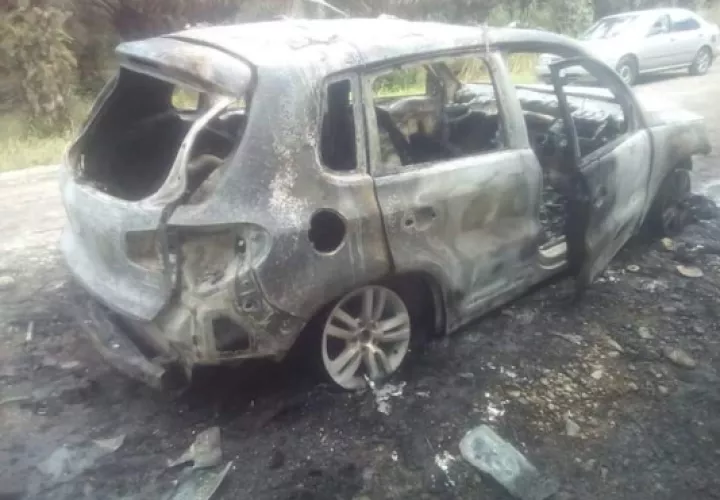 El hallazgo de los restos óseos se dieron el pasado sábado 8 de junio en horas de la mañana, dentro de un vehículo tipo camioneta totalmente quemado; sin embargo no fue hasta este miércoles 12 de junio que las autoridades de Costa Rica realizaron el levantamiento de la escena con peritos de San José especialistas en este tipo de hechos. Foto/Mayra Madrid