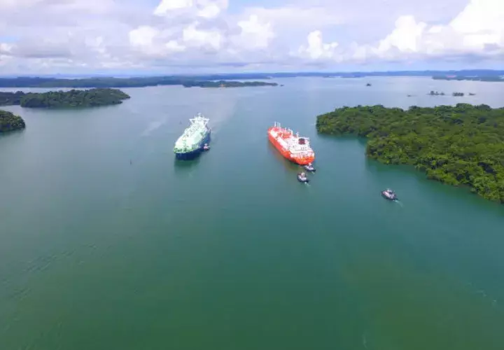 Estos cuatro buques de GNL en un sólo día  demuestra el compromiso del Canal de Panamá de servir a la industria, dijo el administrador Jorge Luis Quijano. Foto/Cortesía 