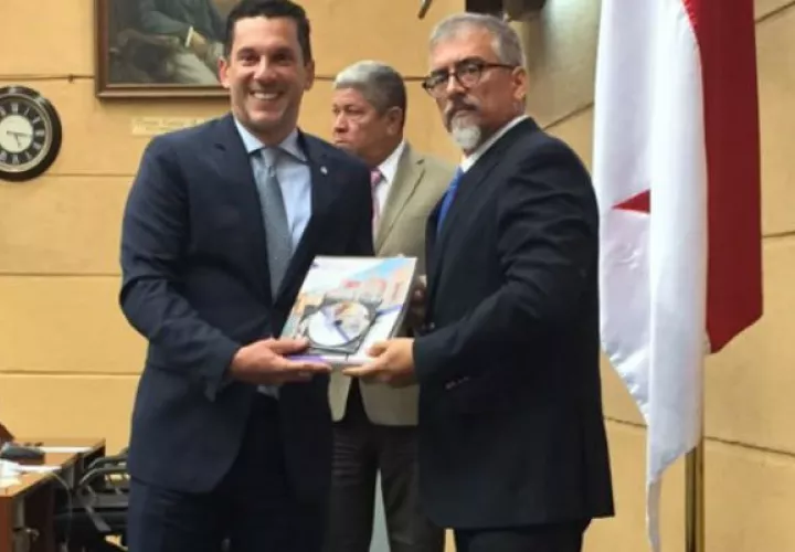 También la Cancillería  presentó la Memoria Anual 2017-2018.