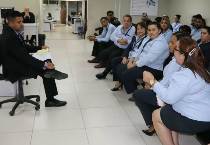 Los funcionarios acuden mucho más temprano ese día para participar de la actividad. Foto: MEF.