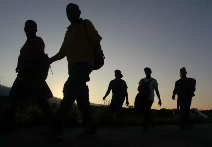 Una primera caravana de migrantes, ahora formada por unas 7.000 personas, partió el 13 de octubre de San Pedro Sula.