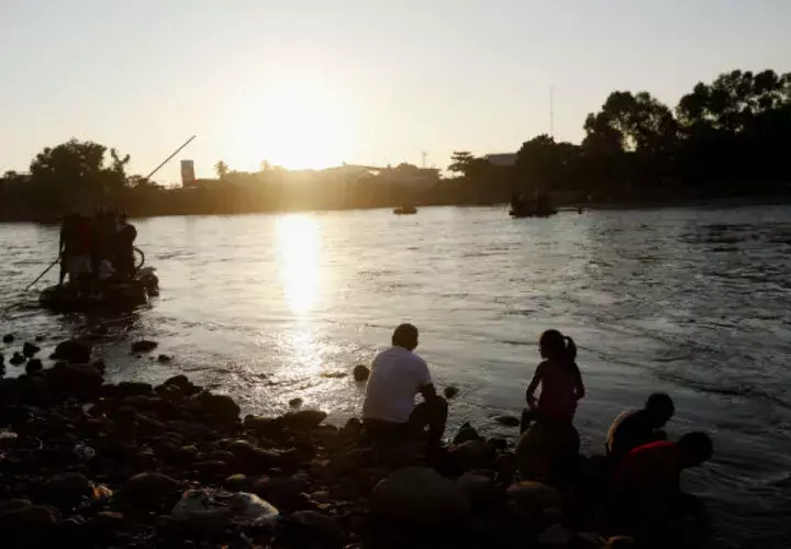La primera caravana, que ingresó al territorio mexicano el pasado 19 de octubre en una imparable avalancha humana, partió hoy de la localidad de Mapastepec y llegó a Pijijiapan, en el estado de Chiapas.