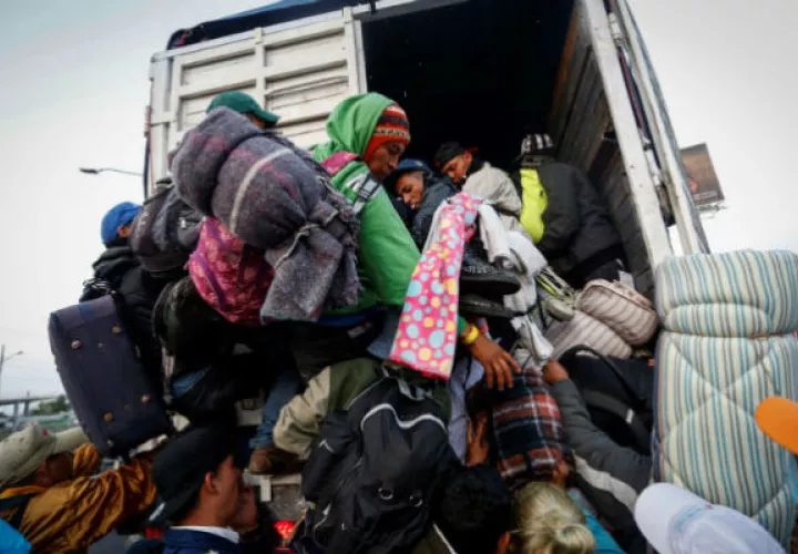  Desde este domingo un grupo de integrantes de la caravana pertenecientes al colectivo LGBT llegó a Tijuana, fronteriza con Estados Unidos y destino de la mayoría de los migrantes de la movilización.