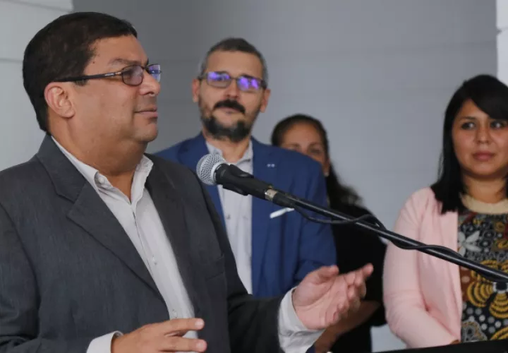 Carlos Aguilar, director del Inac invita a la colectiva 'Puertas abiertas'. Cortesía Inac
