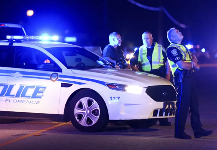  “Quiero que recen por la familia que perdió al agente de policía más valiente que he conocido”, dijo Allen Heidler, visiblemente conmovido. FOTO/AP