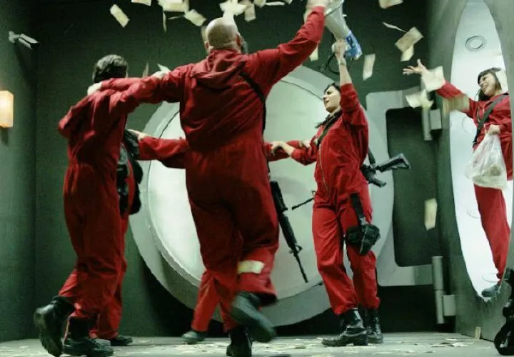 En octubre, Netflix lanzó un videos, en los que  el elenco de la serie se reencuentra para la lectura del guion.  