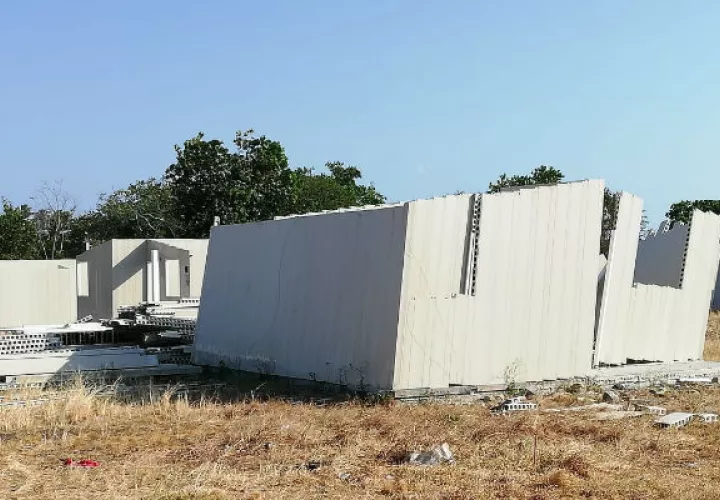 Las 'casas de papel' que nunca entregó el programa Techos de Esperanza. Foto: Miriam Lasso.