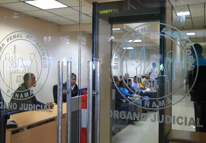 El Tribunal de Juicio Oral decidió imponerle al exmandatario Ricardo Martinelli la medida cautelar personal de depósito domiciliario.