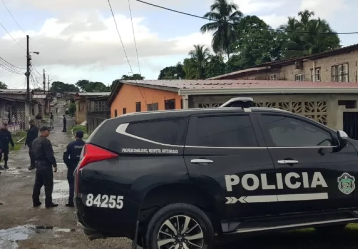 Las unidades policiales rodearon rápidamente el área, hubo dos capturas. Foto/Diómedes Sánchez