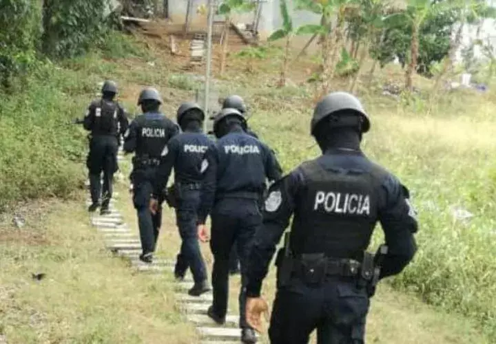 Policías en la comunidad de El Progreso. Foto: Diómedes Sánchez.