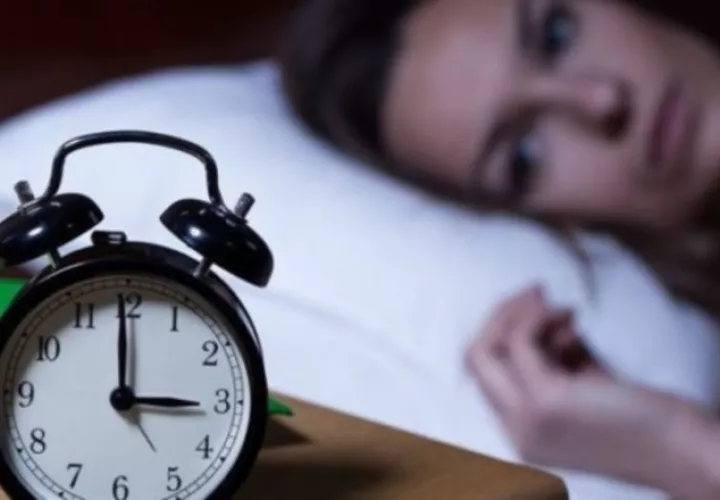 La noche te parece interminable. Las horas desfilas ante ti. Pixabay.