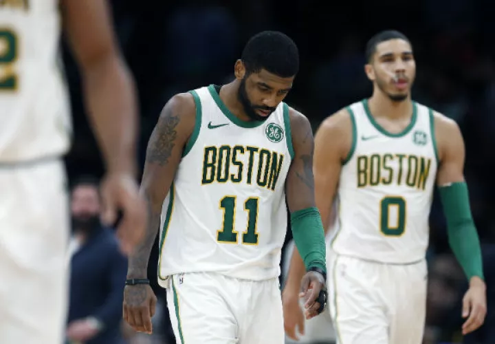  Kyrie Irving de los Celtics (11). Foto:AP