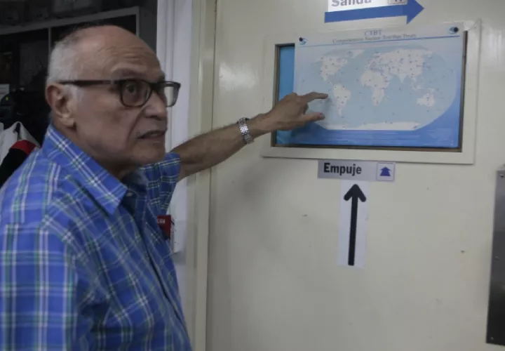 Dr. Bernardo Fernández García, profesor de la UP y director de la Estación RN50. Foto de Víctor Arosemena