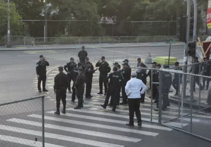 Cerco policial en la entrada de la 5 de Mayo. 