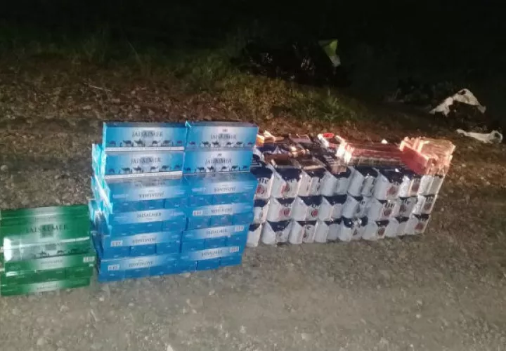 Cajas de cervezas y cajetas de cigarrillos fueron decomisados. 